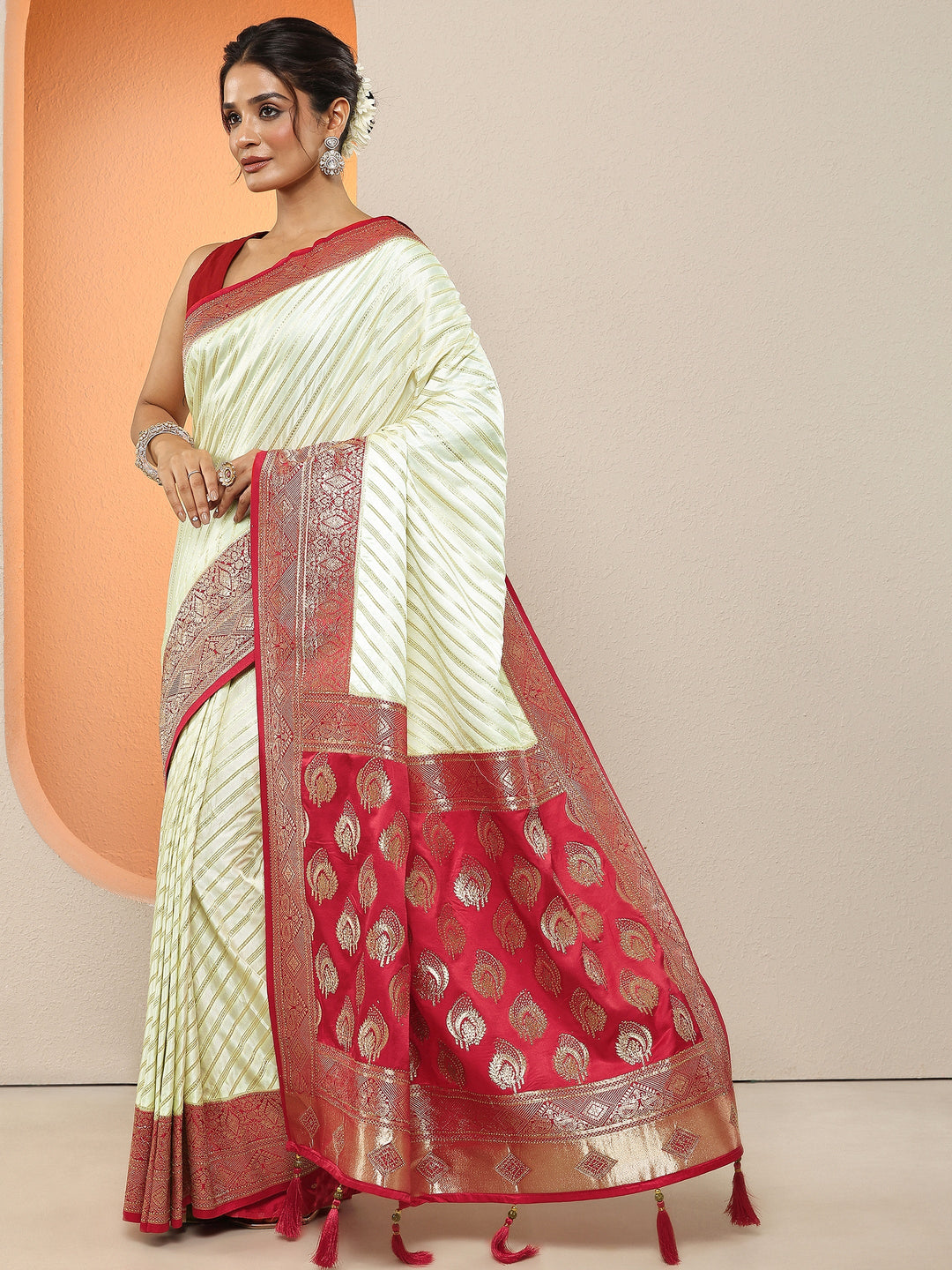 Cream Woven Design Silk Blend Sarees With Unstitched Blouse Piece