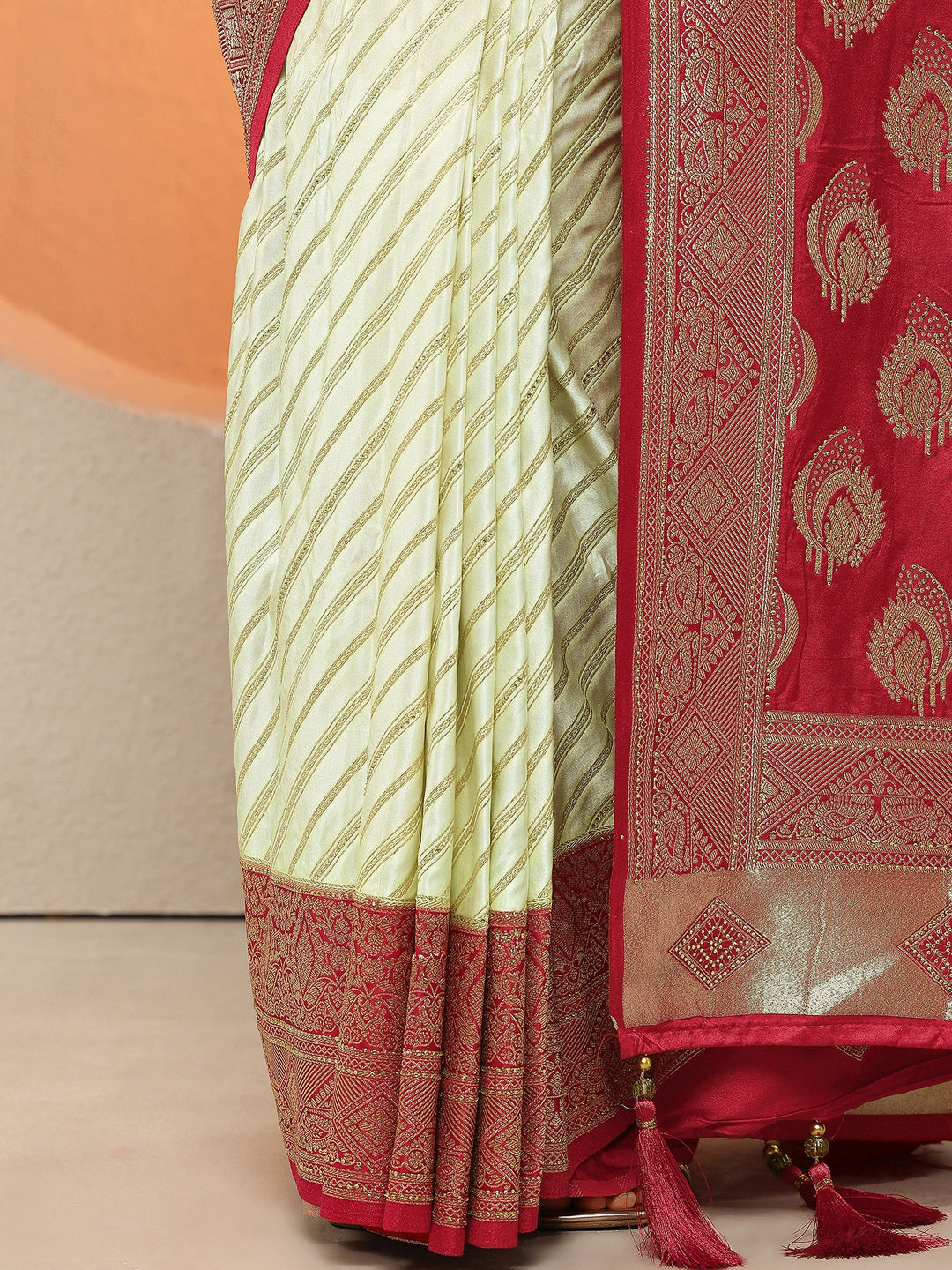 Cream Woven Design Silk Blend Sarees With Unstitched Blouse Piece