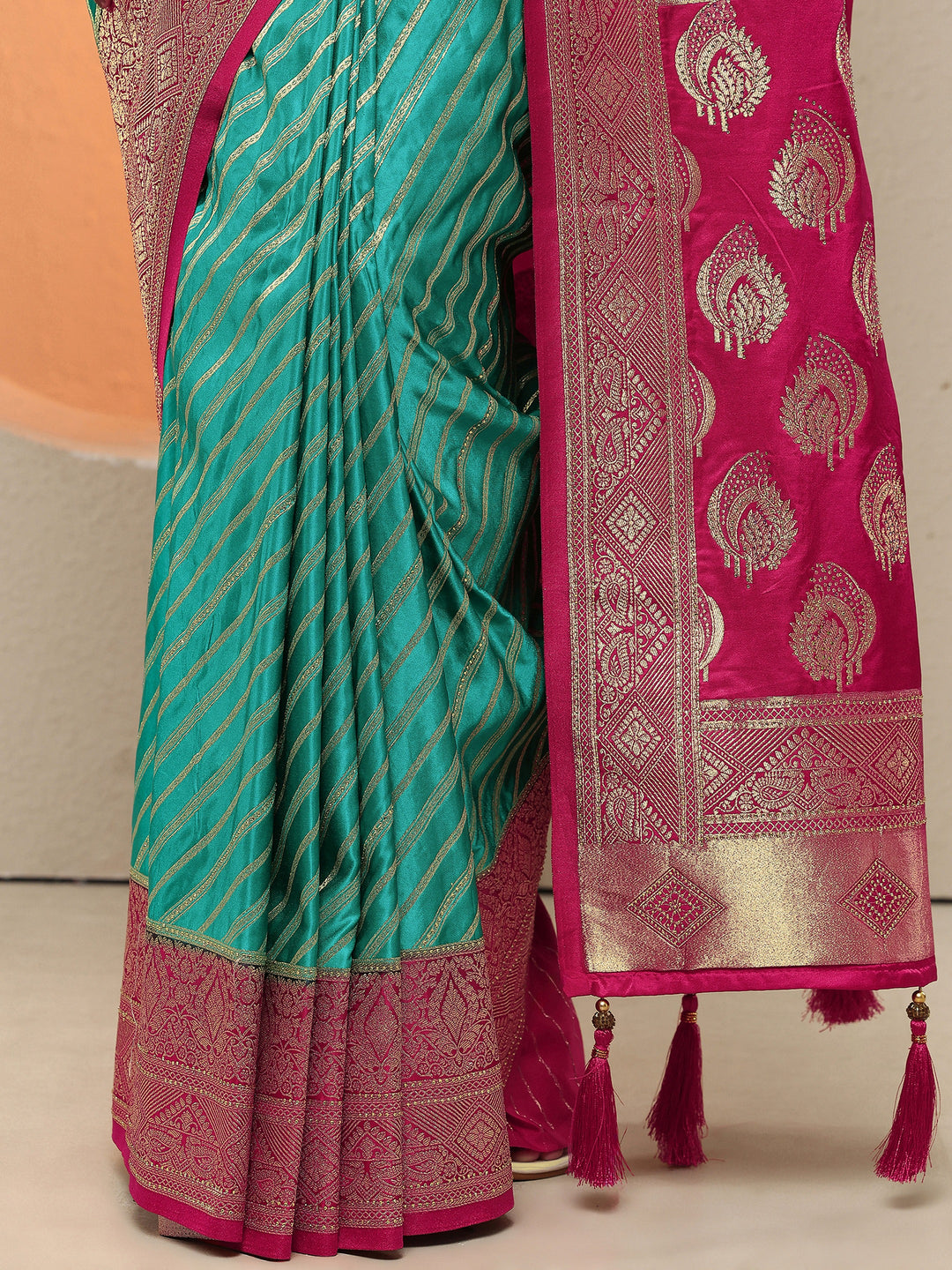 Green Woven Design Silk Blend Sarees With Unstitched Blouse Piece