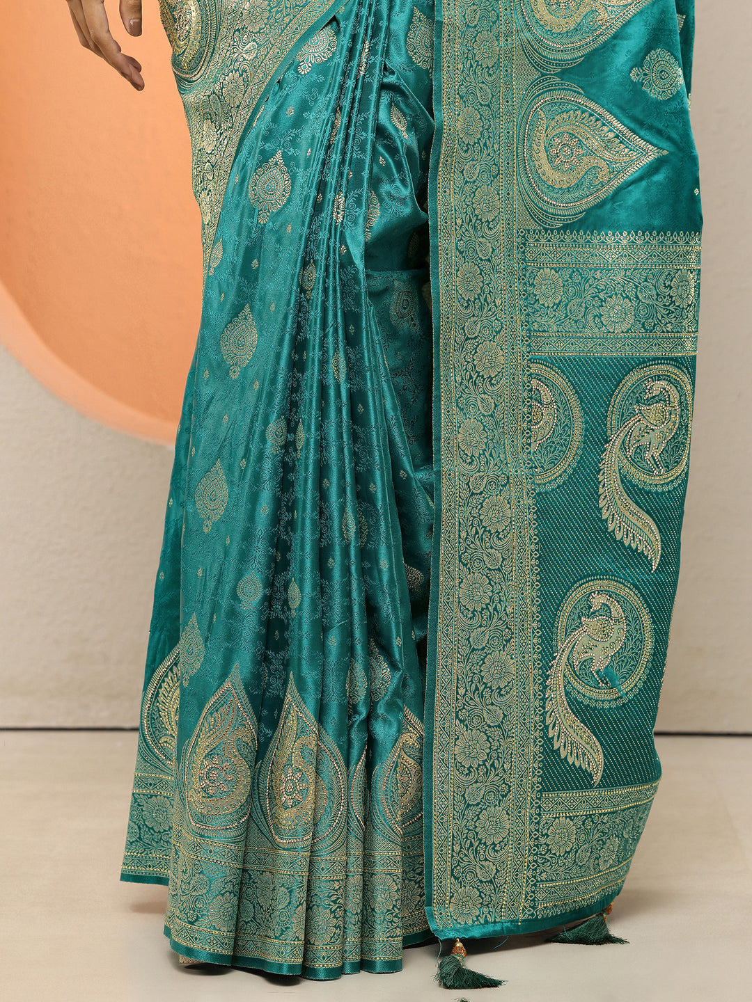 Green Woven Design Silk Blend Sarees With Unstitched Blouse Piece