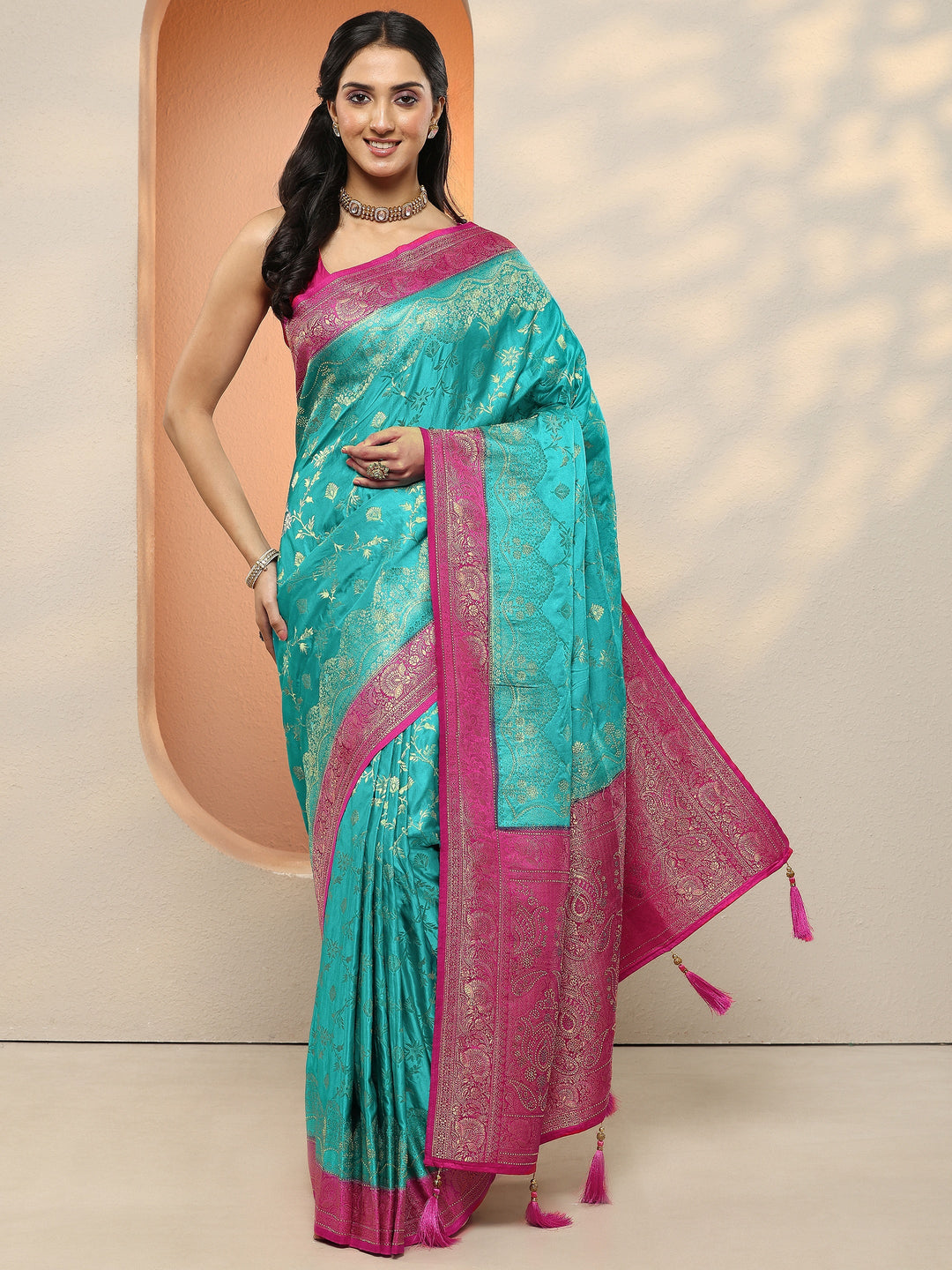 Green Woven Design Silk Blend Sarees With Unstitched Blouse Piece