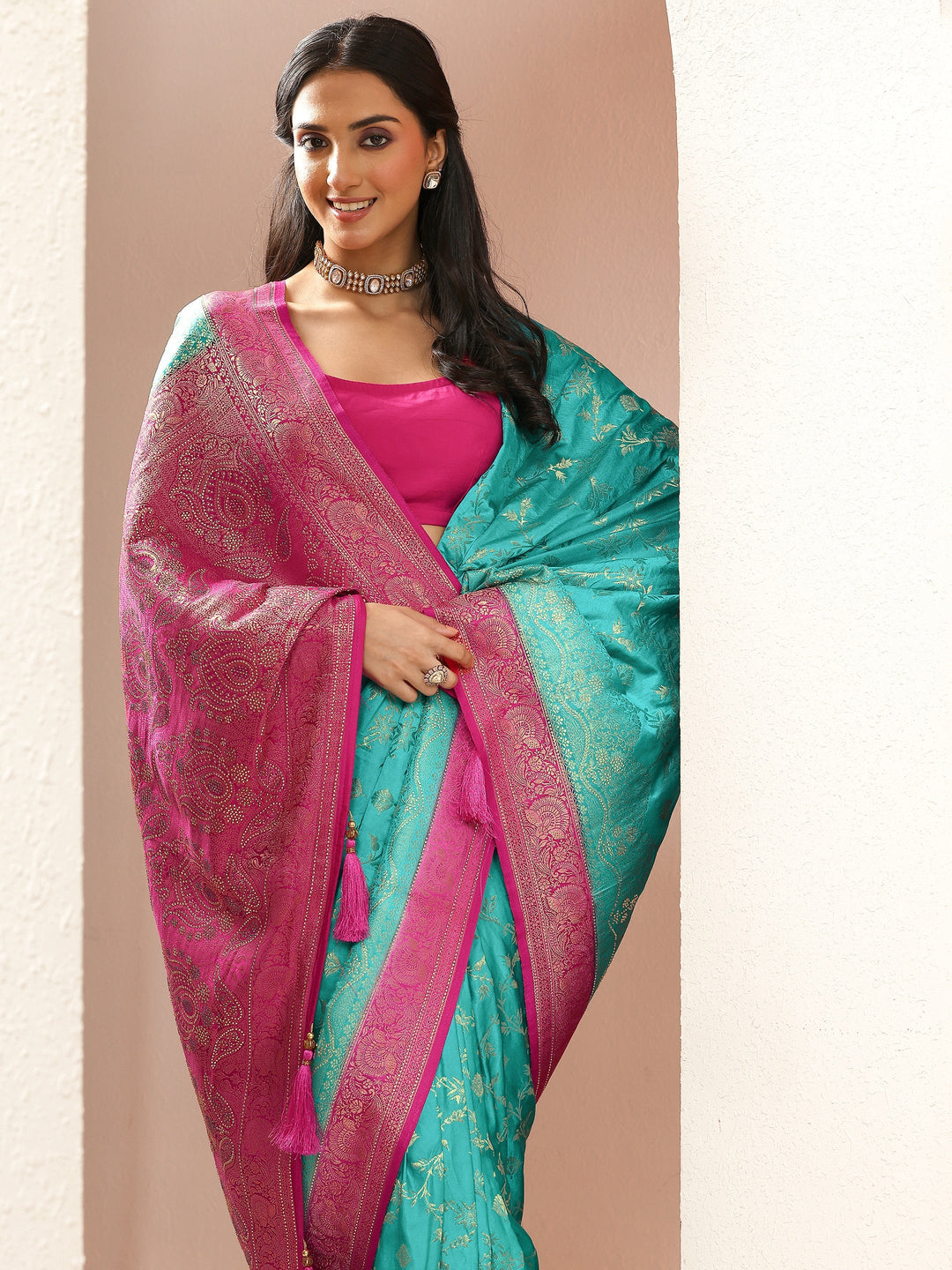 Green Woven Design Silk Blend Sarees With Unstitched Blouse Piece