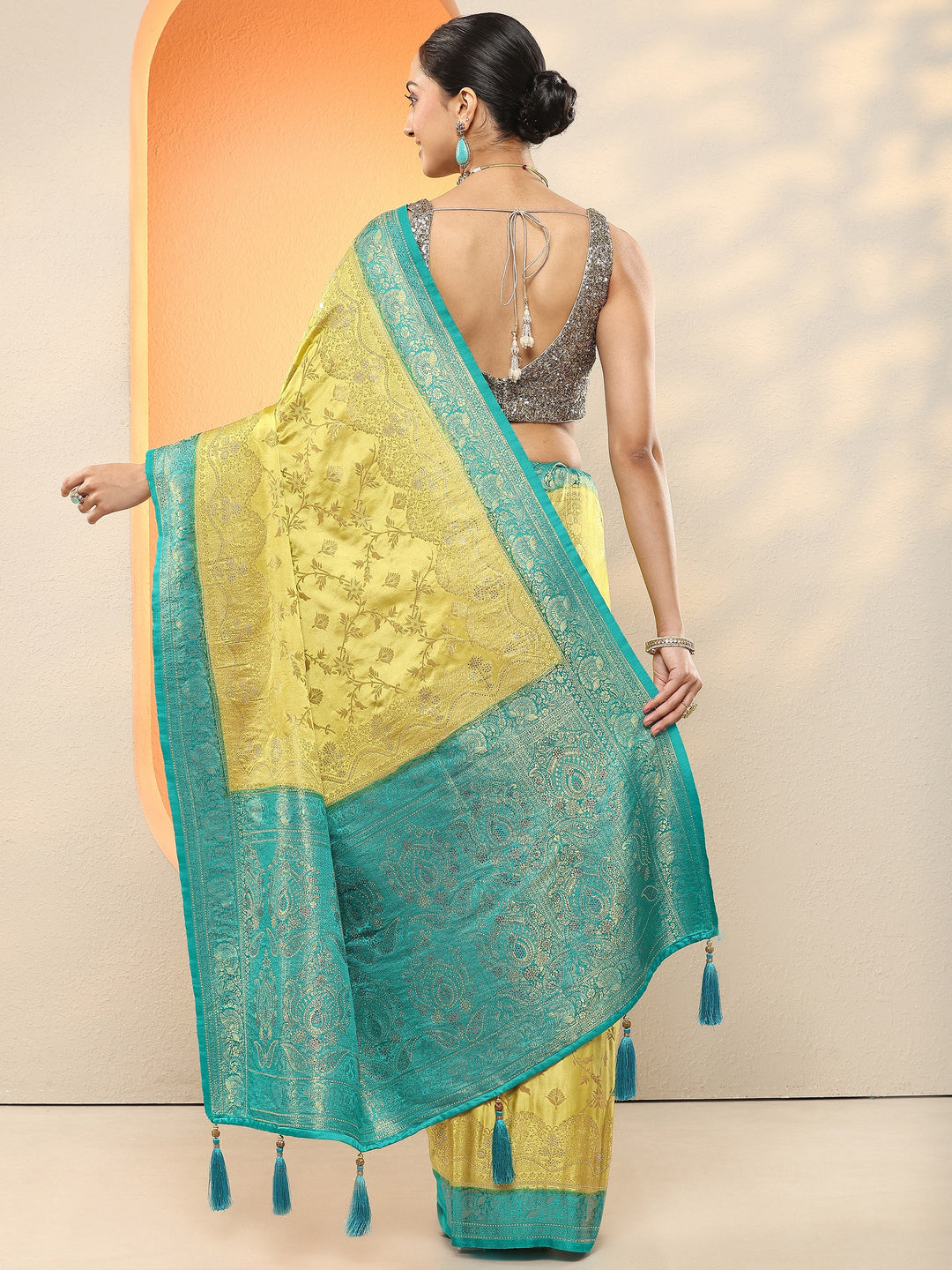 Green Woven Design Silk Blend Sarees With Unstitched Blouse Piece