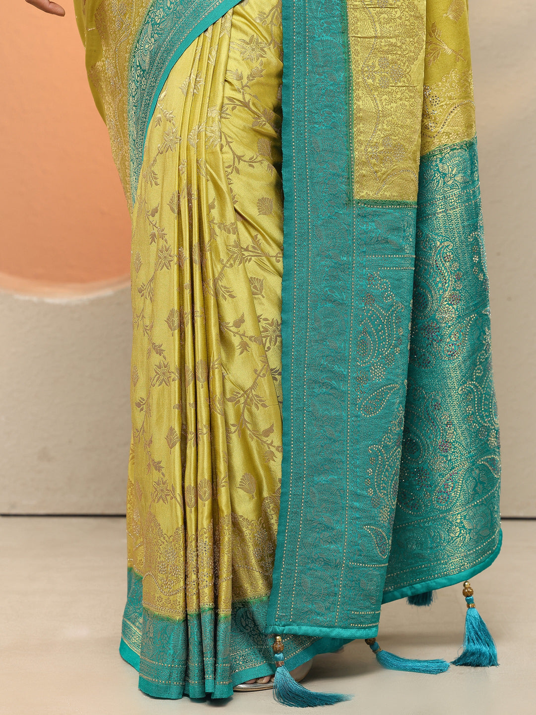 Green Woven Design Silk Blend Sarees With Unstitched Blouse Piece