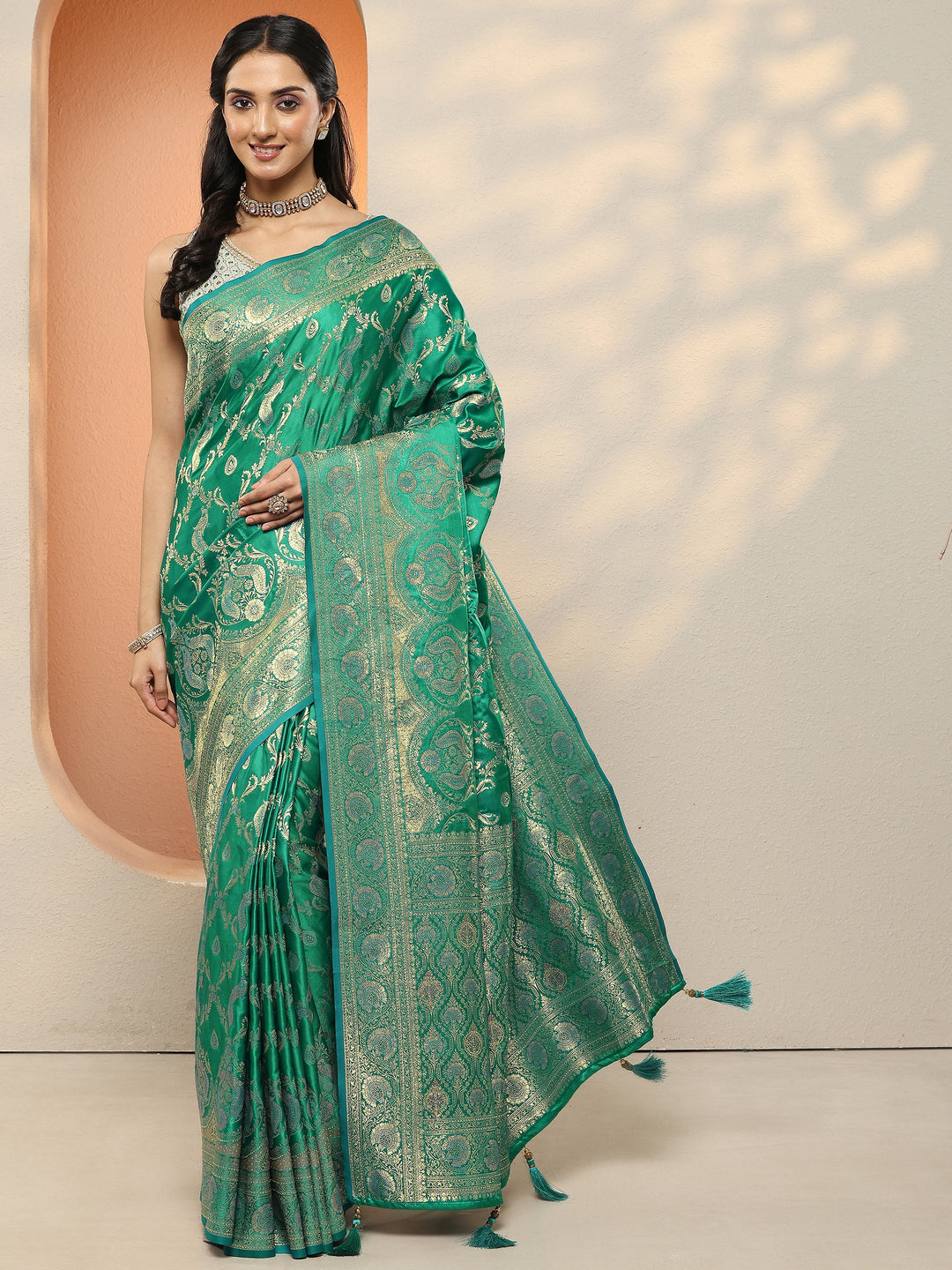 Green Woven Design Silk Blend Sarees With Unstitched Blouse Piece