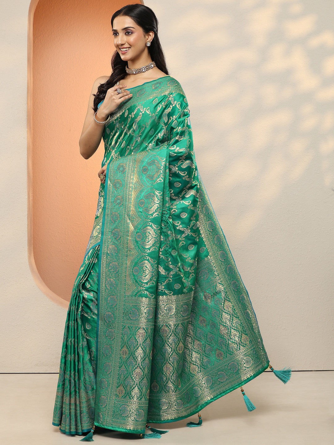 Green Woven Design Silk Blend Sarees With Unstitched Blouse Piece