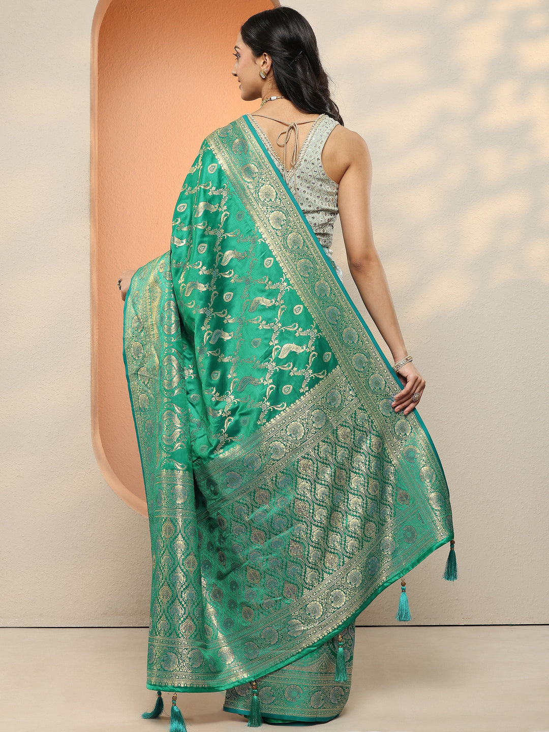 Green Woven Design Silk Blend Sarees With Unstitched Blouse Piece