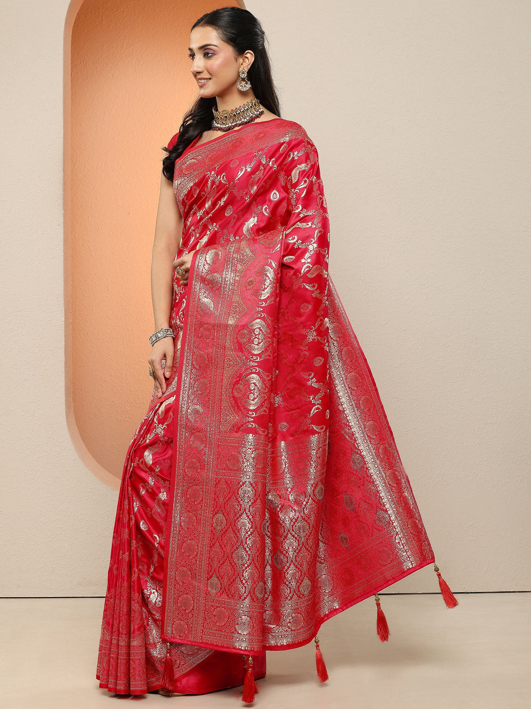 Red Woven Design Silk Blend Sarees With Unstitched Blouse Piece