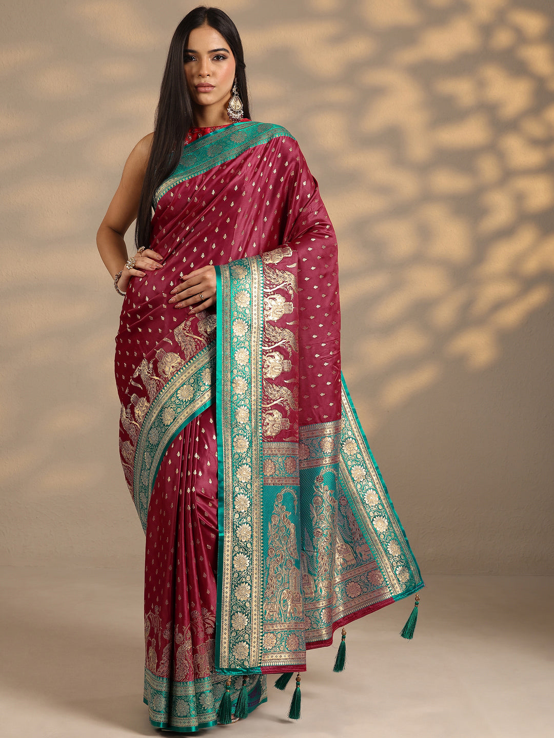 Maroon Woven Design Silk Blend Banarasi Saree With Unstitched Blouse Piece