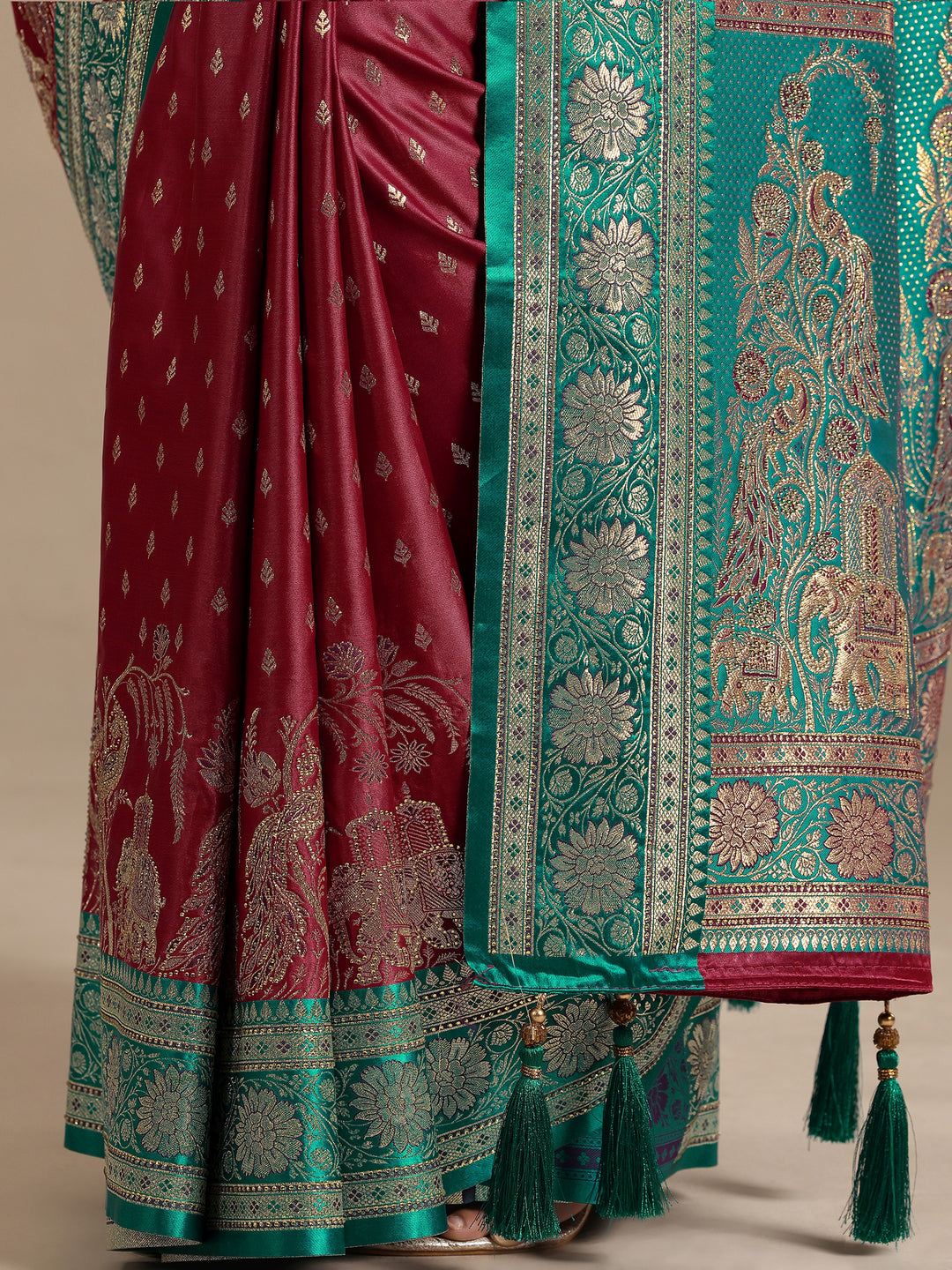 Maroon Woven Design Silk Blend Banarasi Saree With Unstitched Blouse Piece