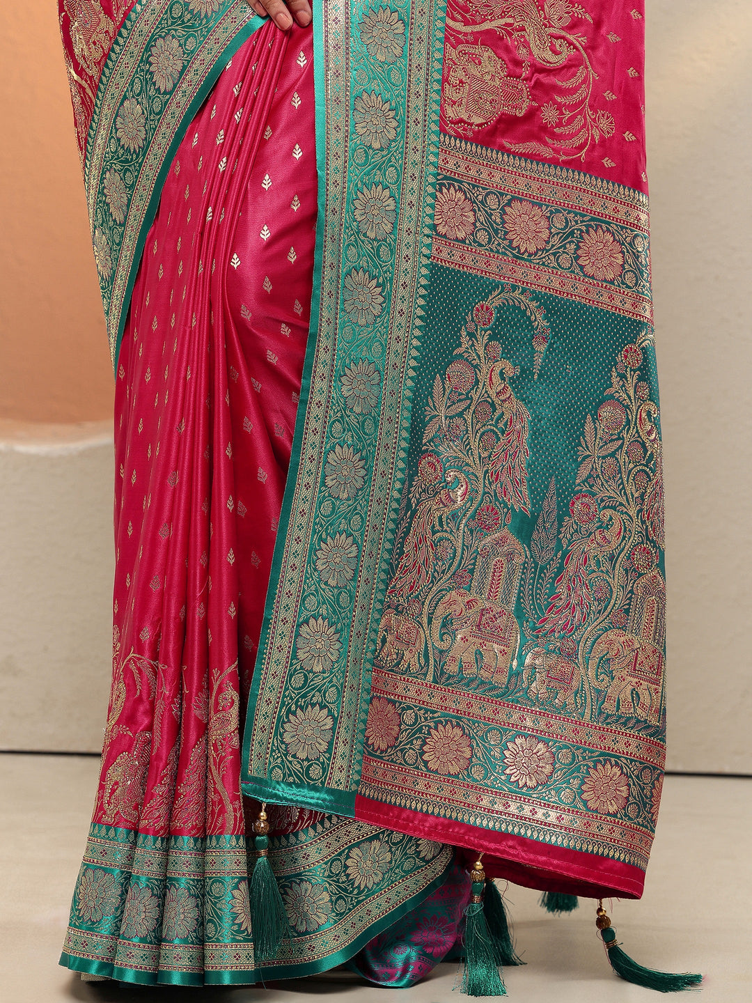 Red Woven Design Silk Blend Sarees With Unstitched Blouse Piece