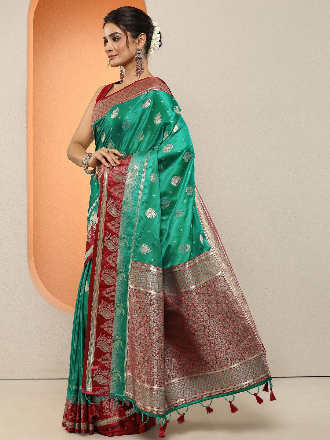 Green Woven Design Silk Blend Sarees With Unstitched Blouse Piece
