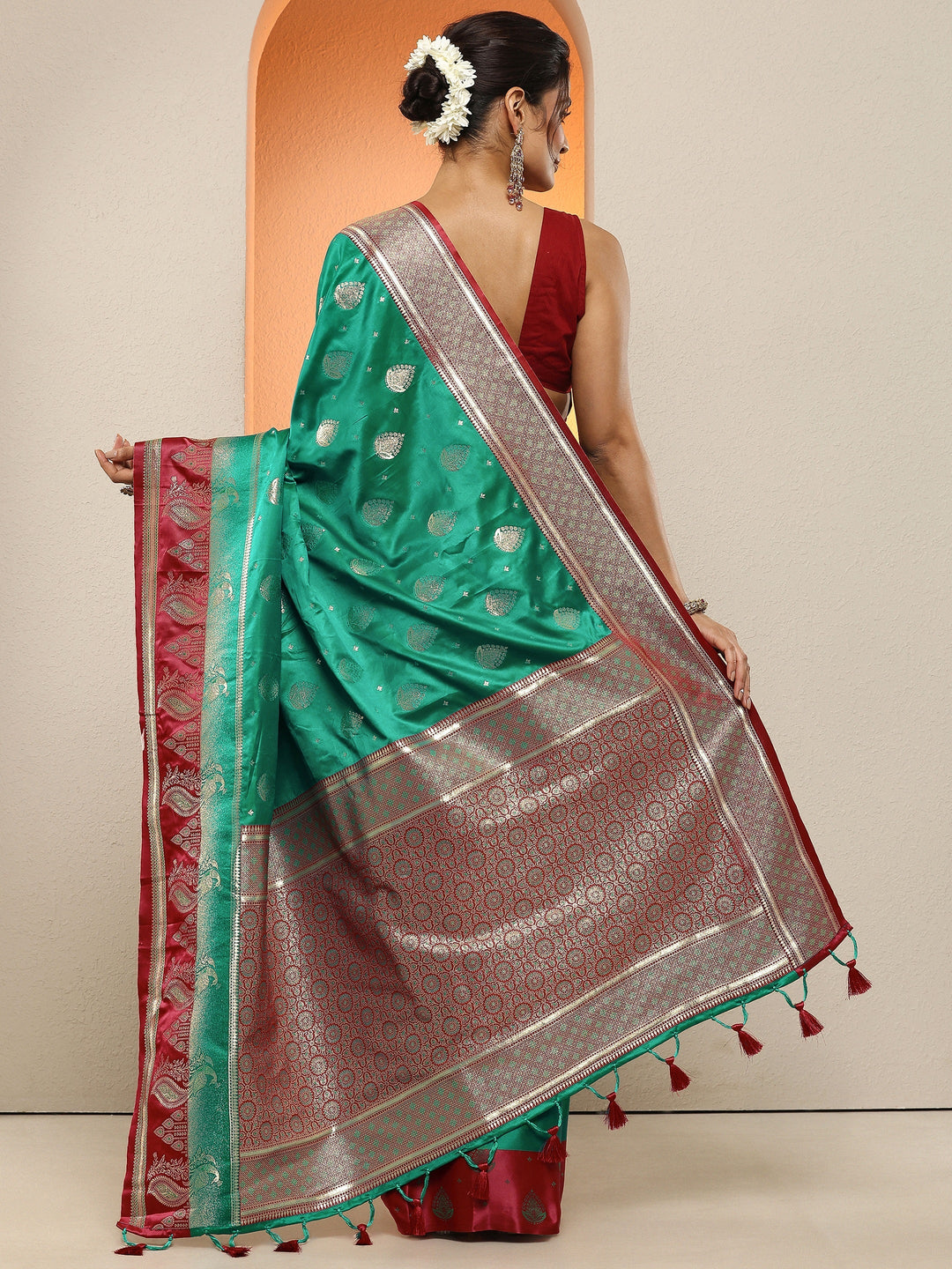 Green Woven Design Silk Blend Sarees With Unstitched Blouse Piece