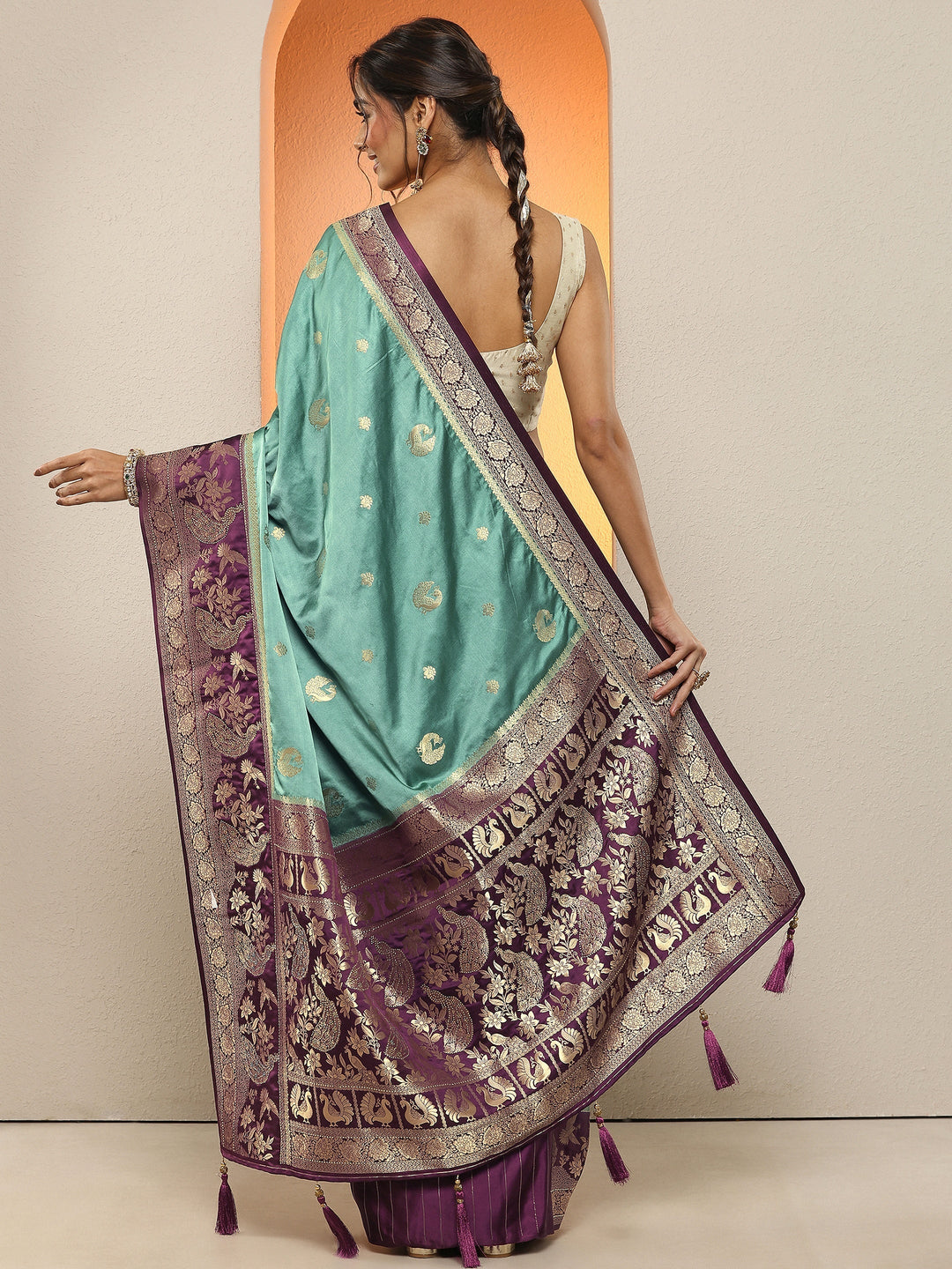 Green Woven Design Silk Blend Sarees With Unstitched Blouse Piece