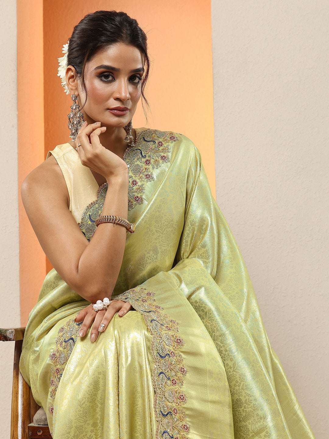 Green Woven Design Silk Blend Sarees With Unstitched Blouse Piece