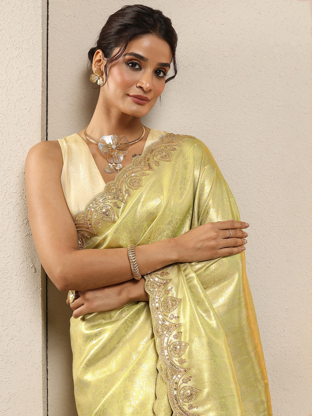 Green Woven Design Silk Blend Sarees With Unstitched Blouse Piece