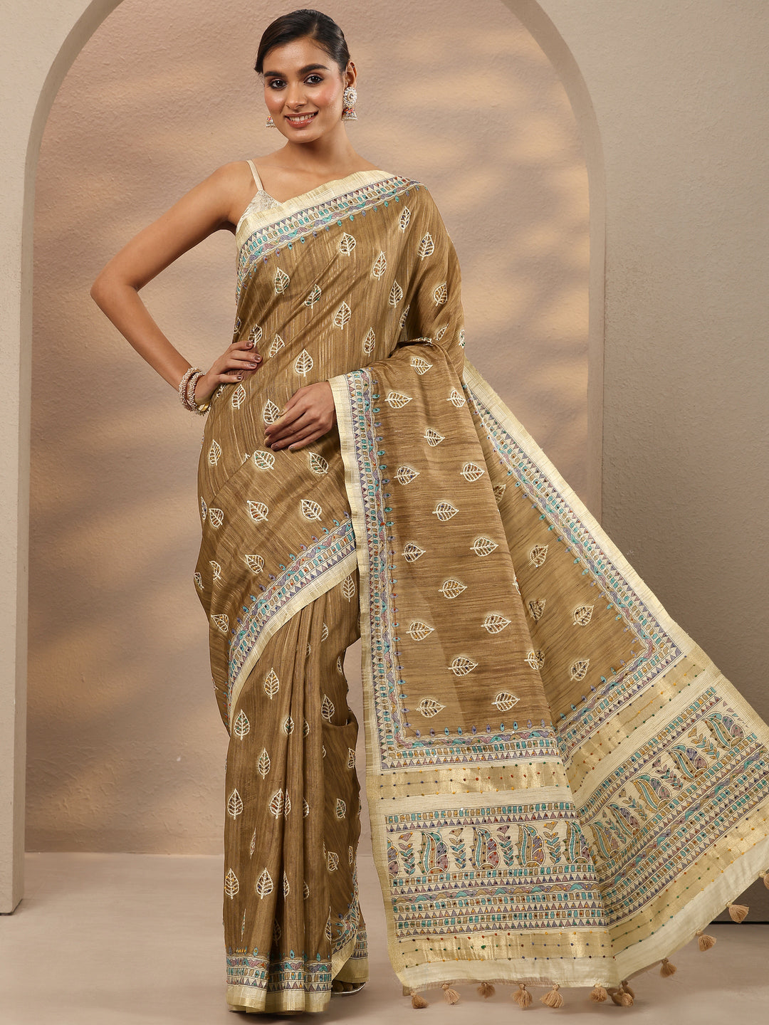 Brown Printed Silk Blend Saree With Unstitched Blouse Piece