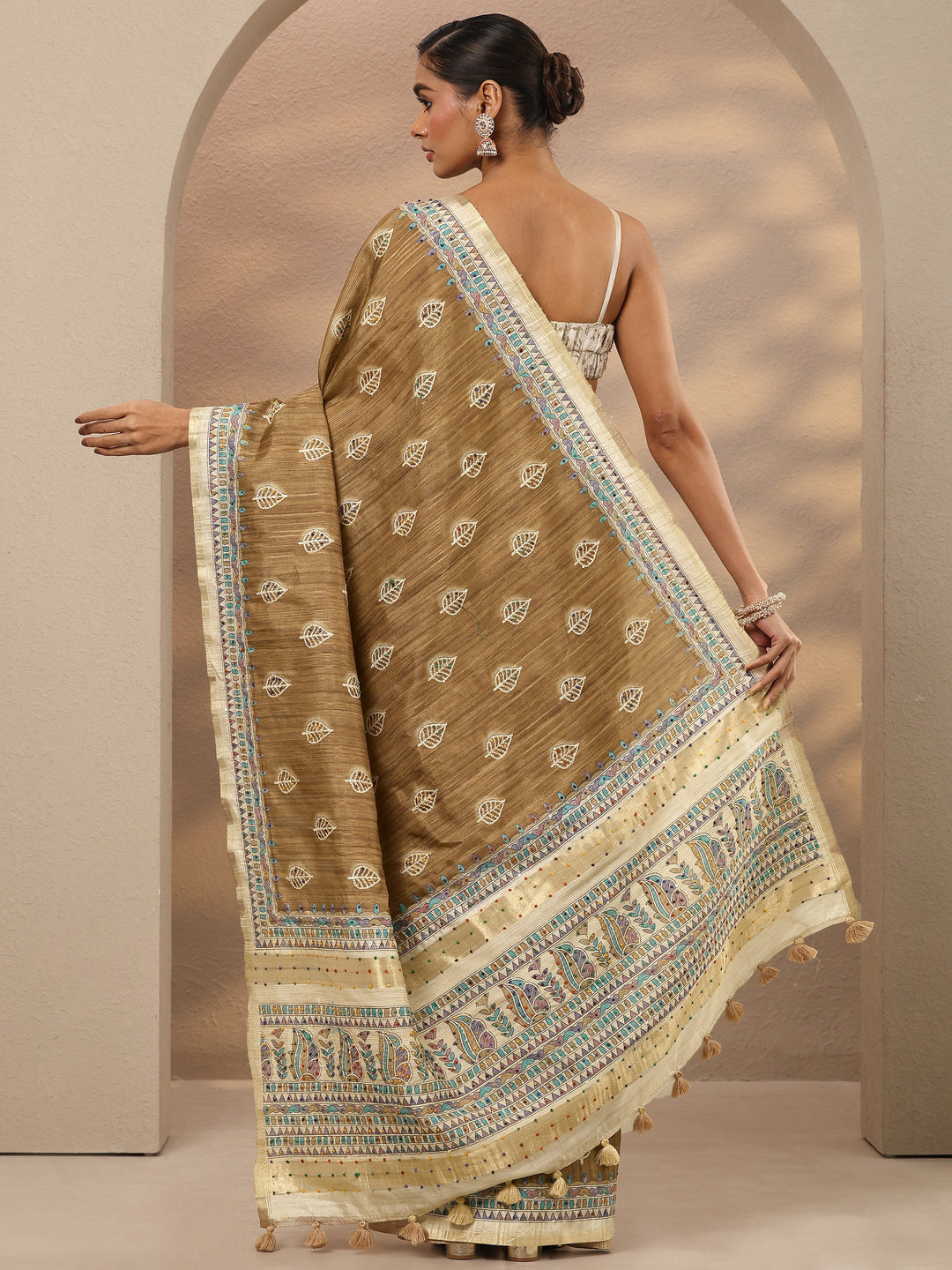 Brown Printed Silk Blend Saree With Unstitched Blouse Piece