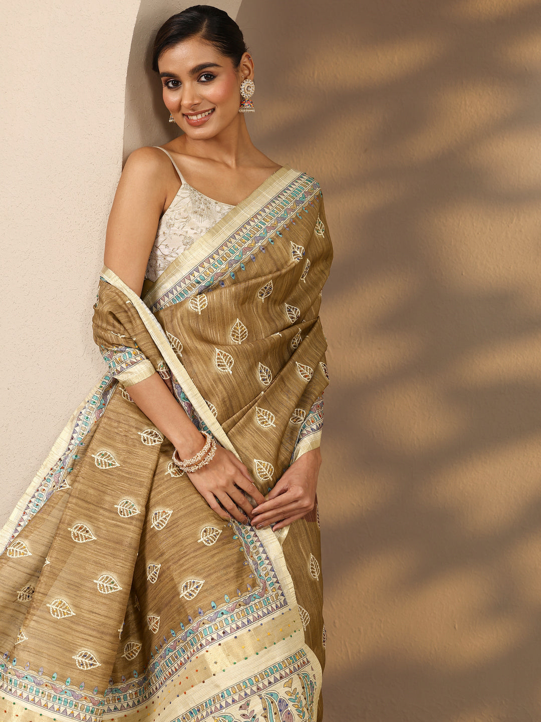 Brown Printed Silk Blend Saree With Unstitched Blouse Piece