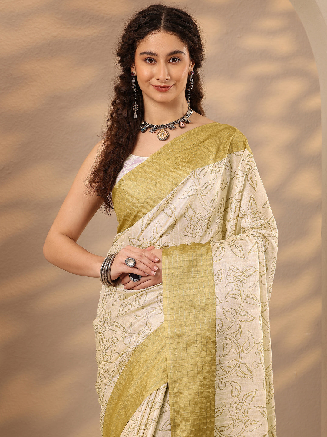 Beige Printed Silk Blend Saree With Unstitched Blouse Piece