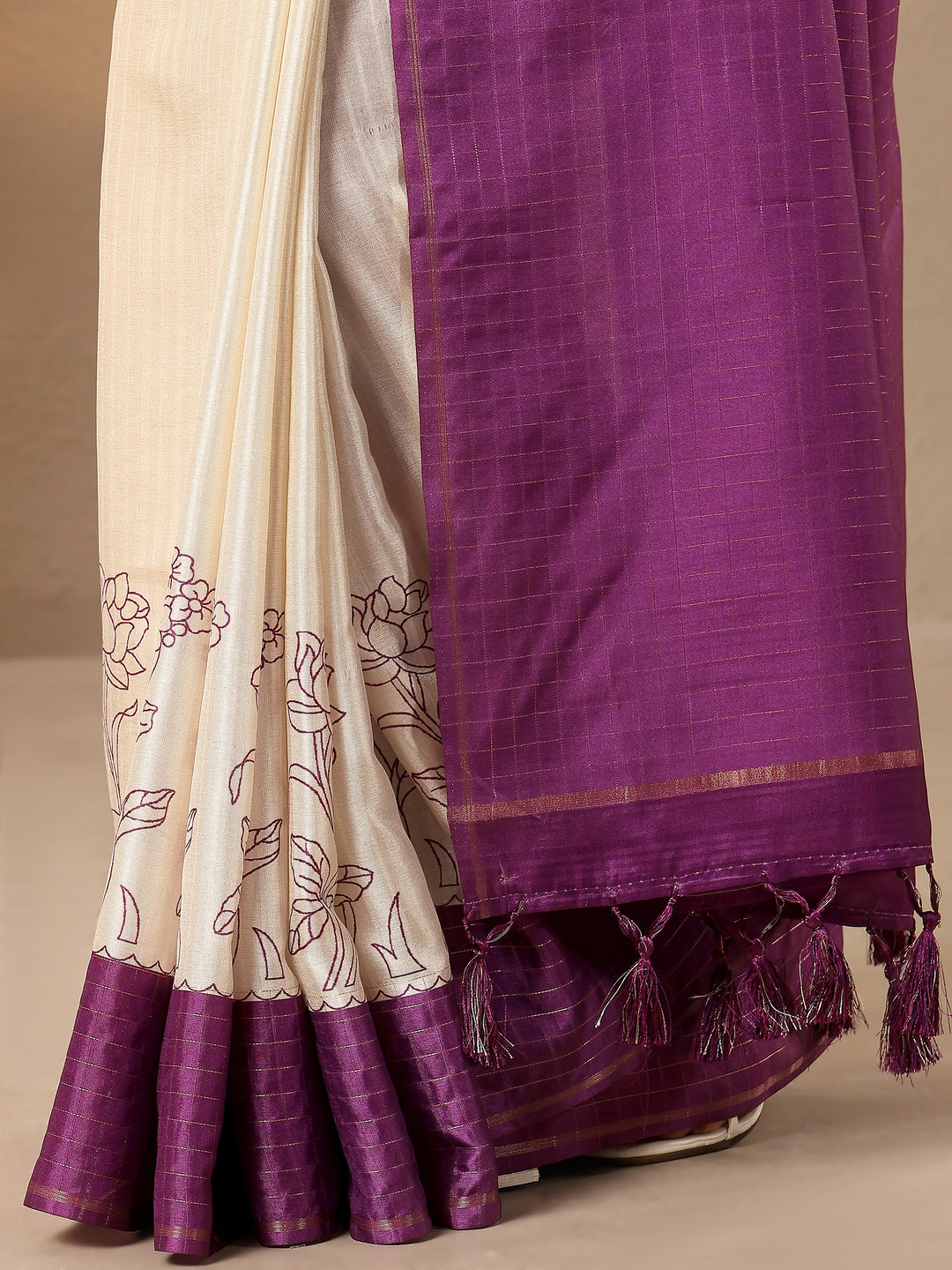 Grey Printed Silk Blend Saree With Unstitched Blouse Piece