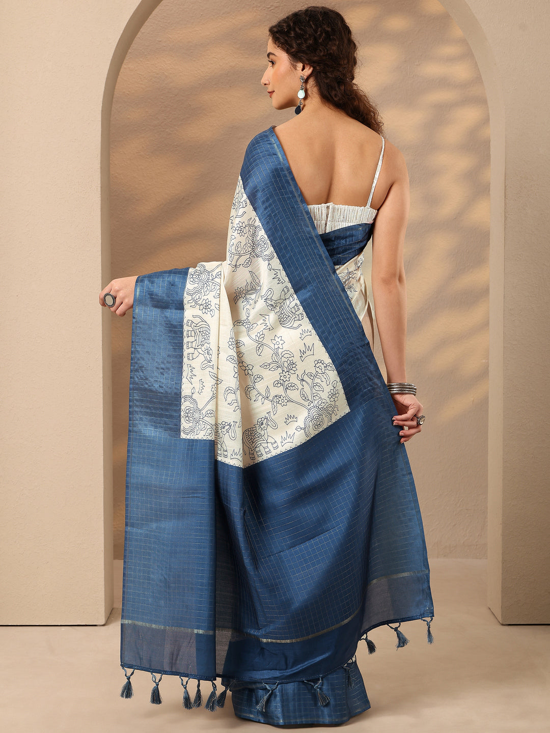 Off White Printed Silk Blend Saree With Unstitched Blouse Piece
