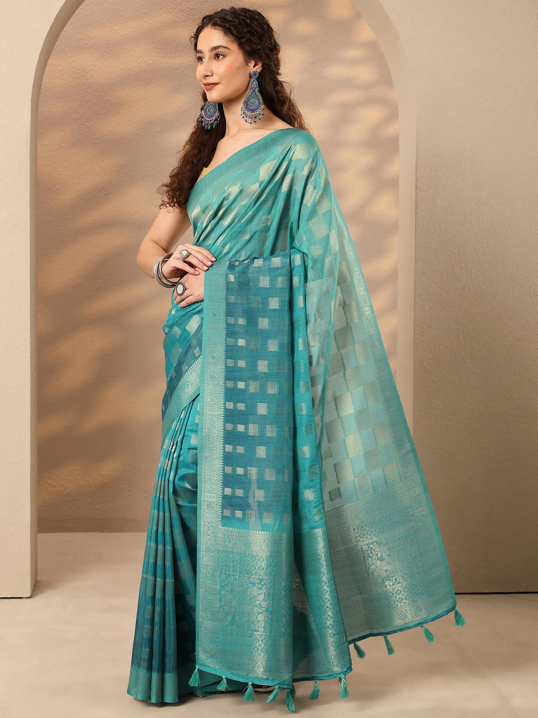 Green Woven Design Silk Blend Saree With Unstitched Blouse Piece