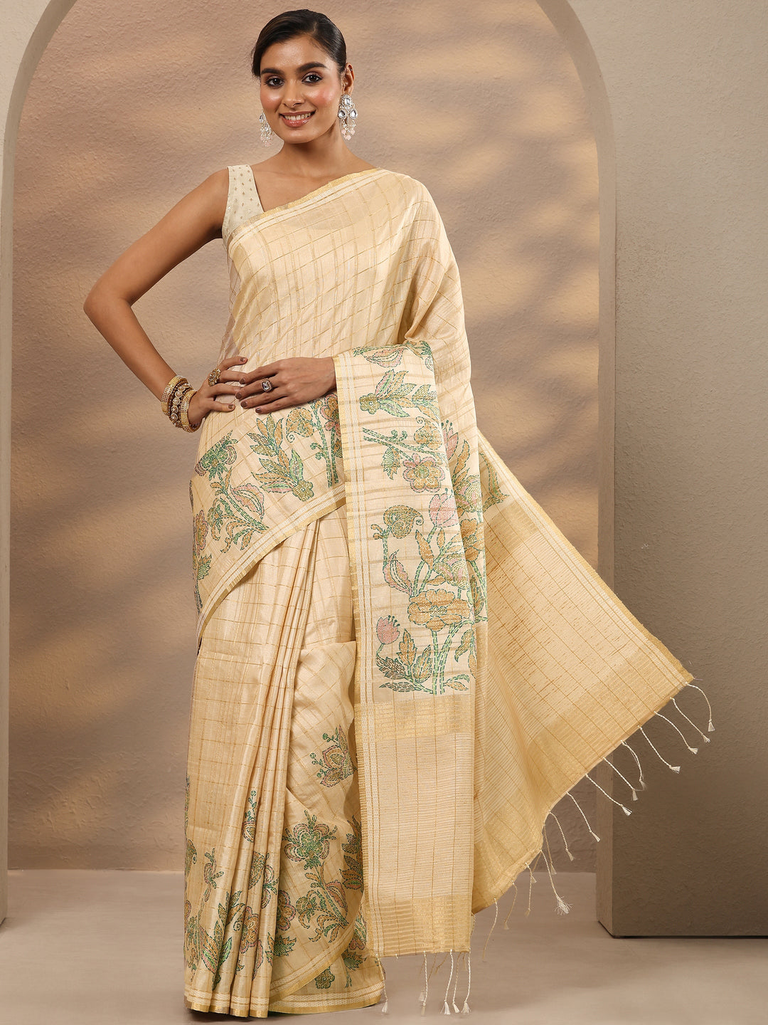 Beige Printed Silk Blend Saree With Unstitched Blouse Piece