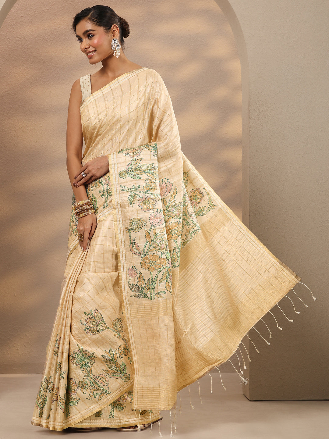 Beige Printed Silk Blend Saree With Unstitched Blouse Piece