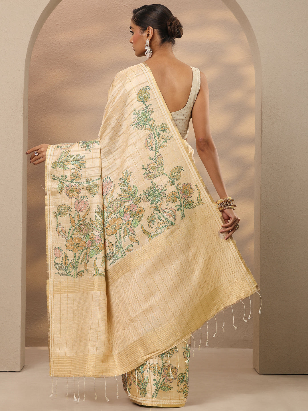 Beige Printed Silk Blend Saree With Unstitched Blouse Piece