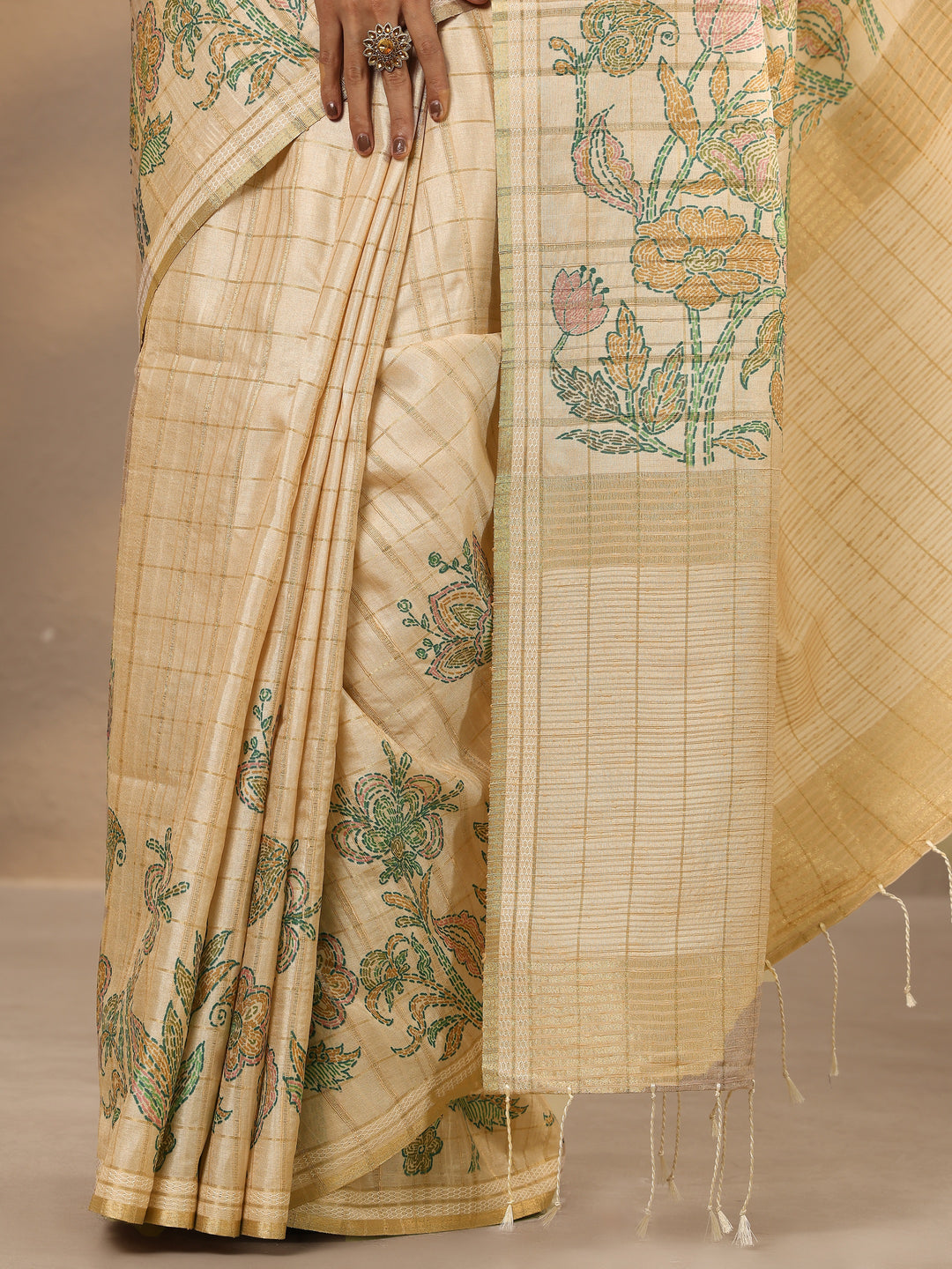 Beige Printed Silk Blend Saree With Unstitched Blouse Piece