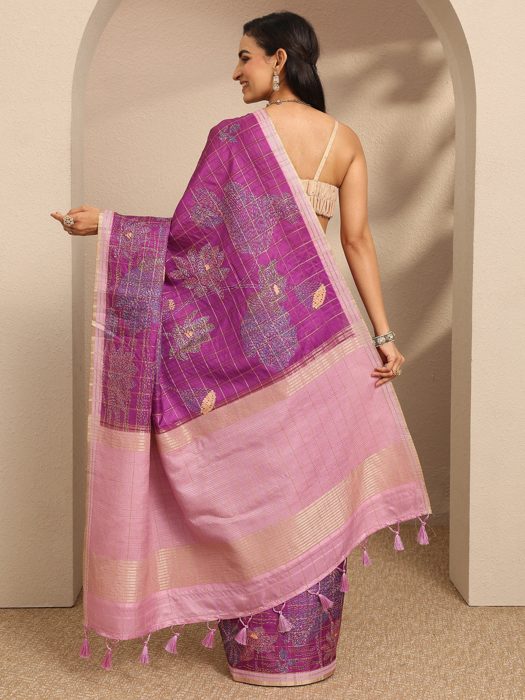 Magenta Printed Silk Blend Saree With Unstitched Blouse Piece