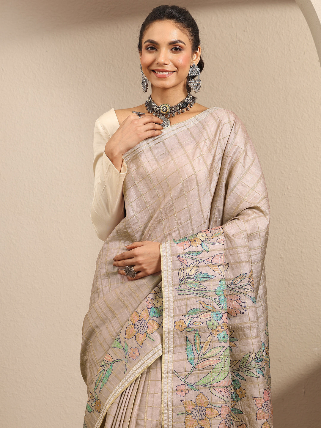 Beige Printed Silk Blend Saree With Unstitched Blouse Piece