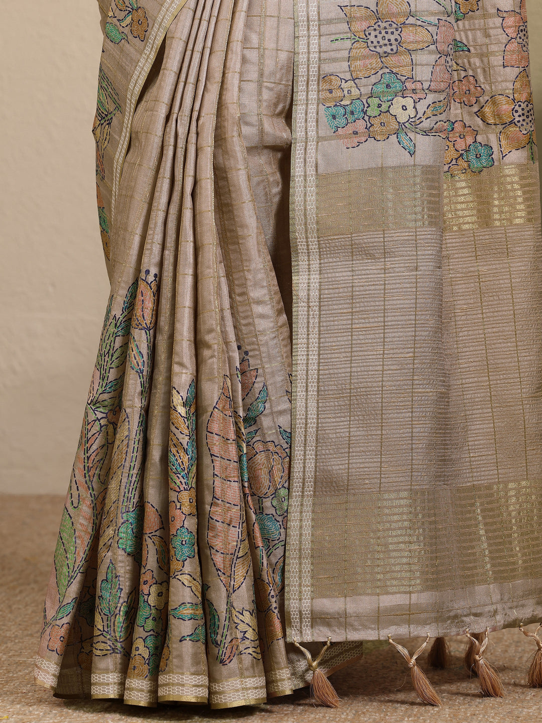 Beige Printed Silk Blend Saree With Unstitched Blouse Piece