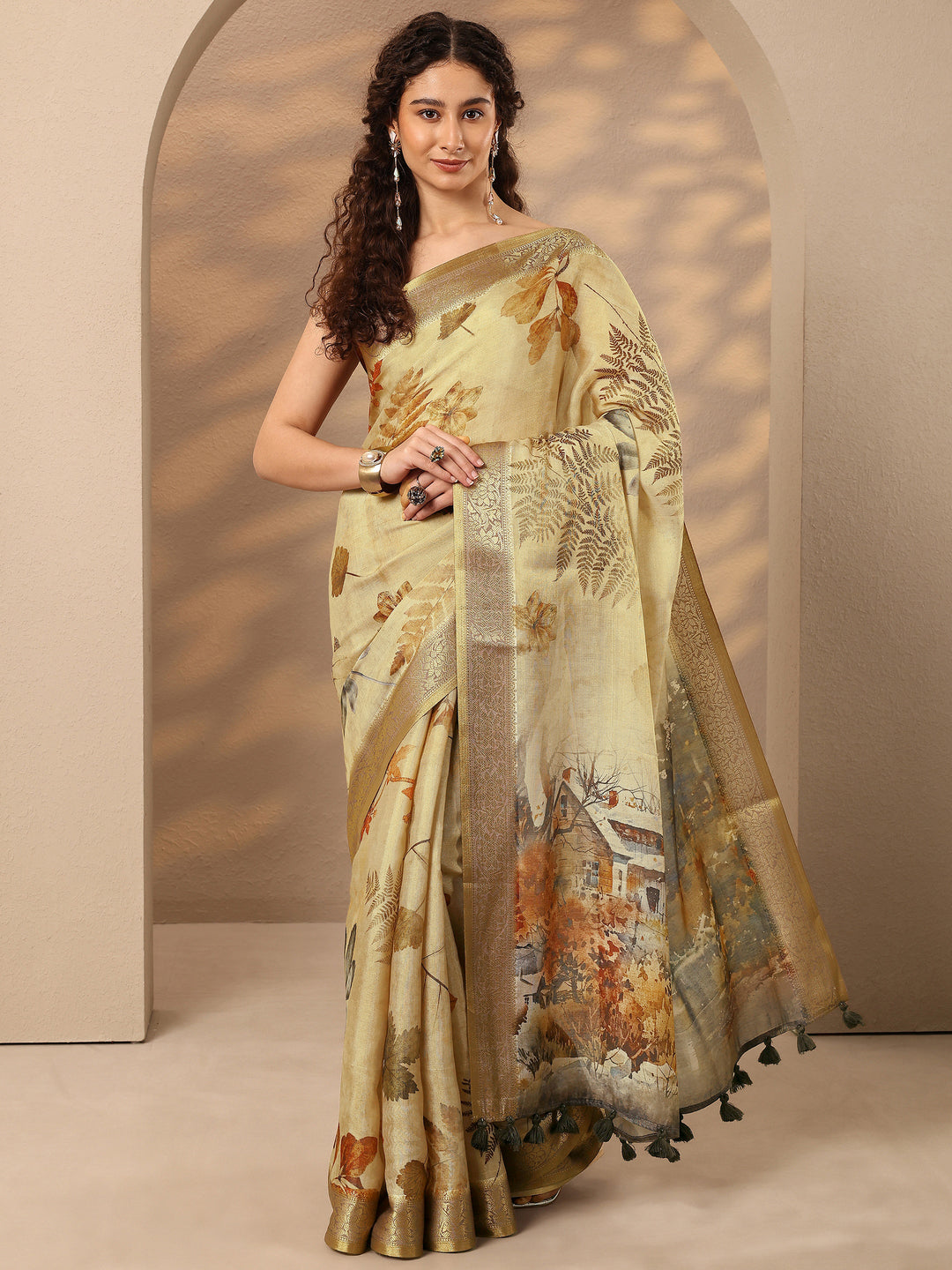 Beige Printed Silk Blend Saree With Unstitched Blouse Piece