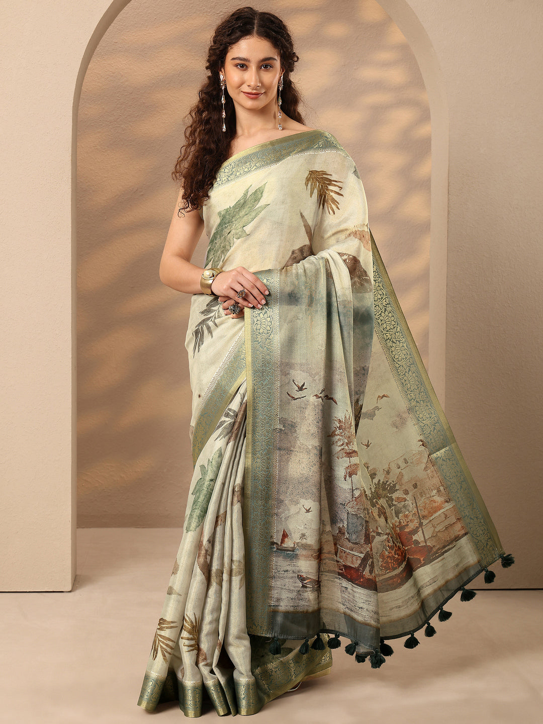 Beige Printed Silk Blend Saree With Unstitched Blouse Piece
