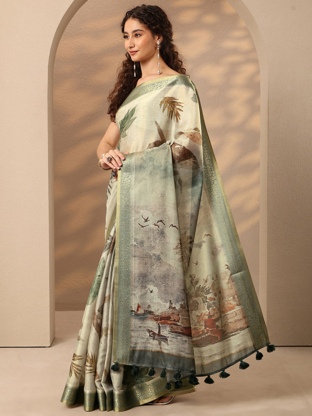 Beige Printed Silk Blend Saree With Unstitched Blouse Piece