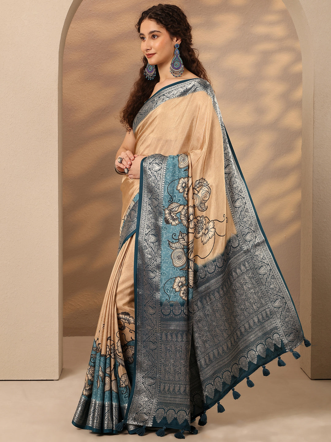 Peach Printed Silk Blend Saree With Unstitched Blouse Piece