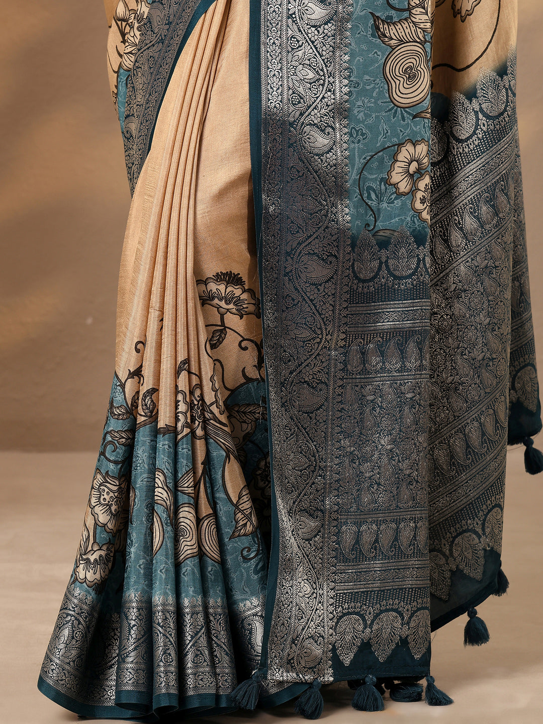 Peach Printed Silk Blend Saree With Unstitched Blouse Piece
