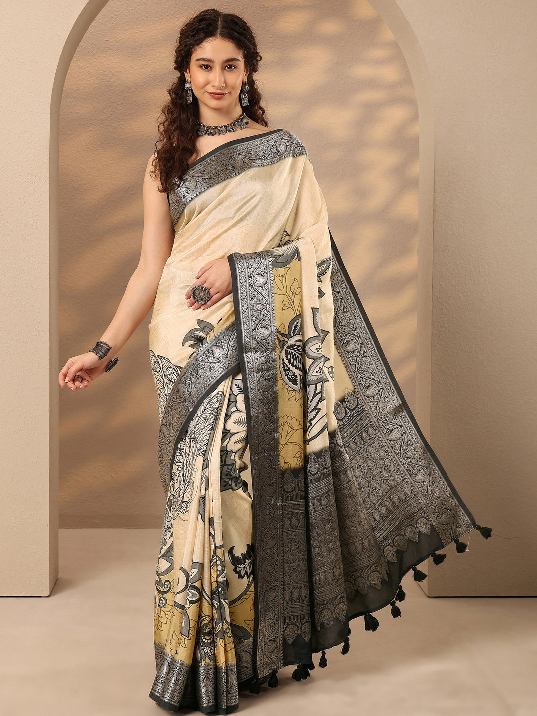 Beige Printed Silk Blend Saree With Unstitched Blouse Piece