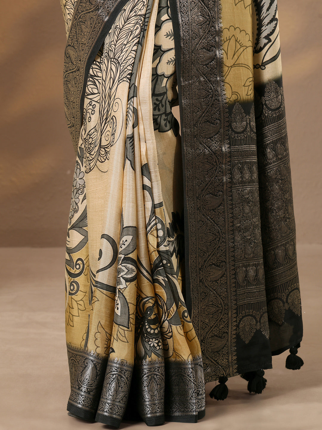 Beige Printed Silk Blend Saree With Unstitched Blouse Piece