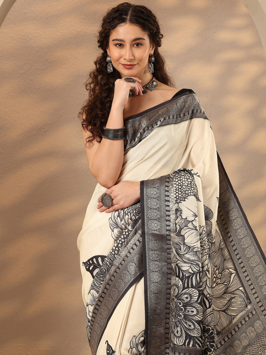 Off White Printed Silk Blend Saree With Unstitched Blouse Piece