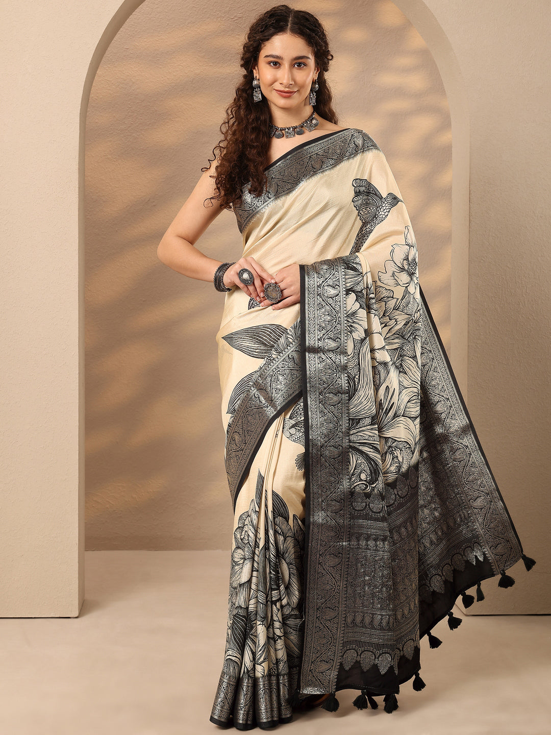 Off White Printed Silk Blend Saree With Unstitched Blouse Piece