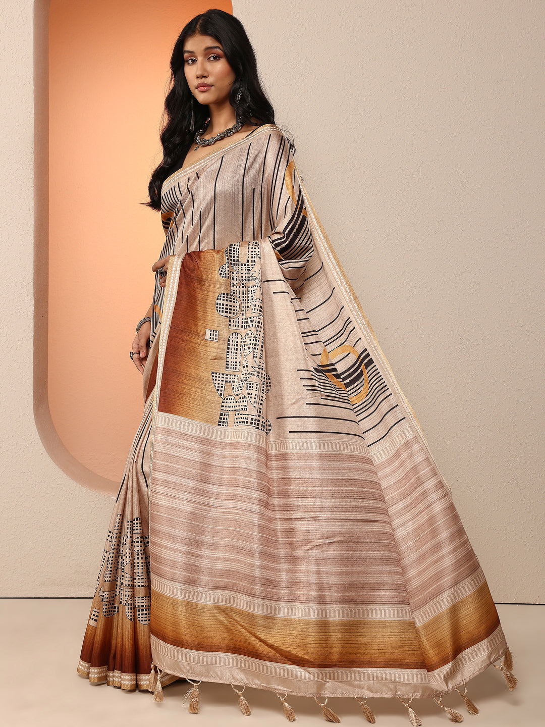 Mustard Printed Silk Blend Saree With Unstitched Blouse Piece