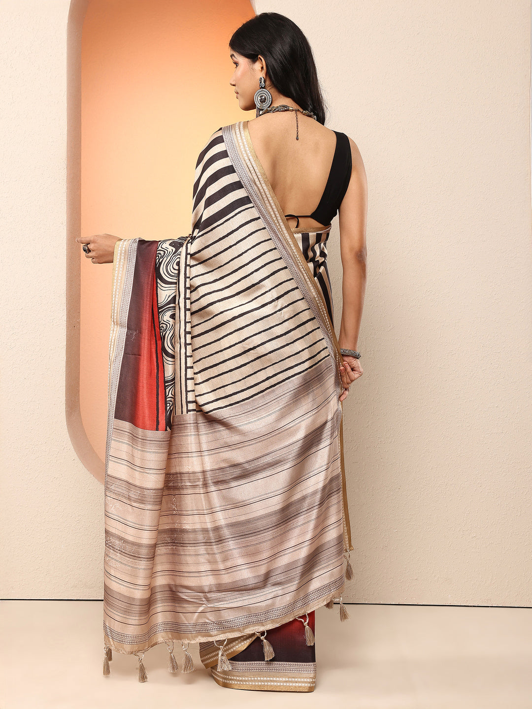 Multi Printed Silk Blend Saree With Unstitched Blouse Piece
