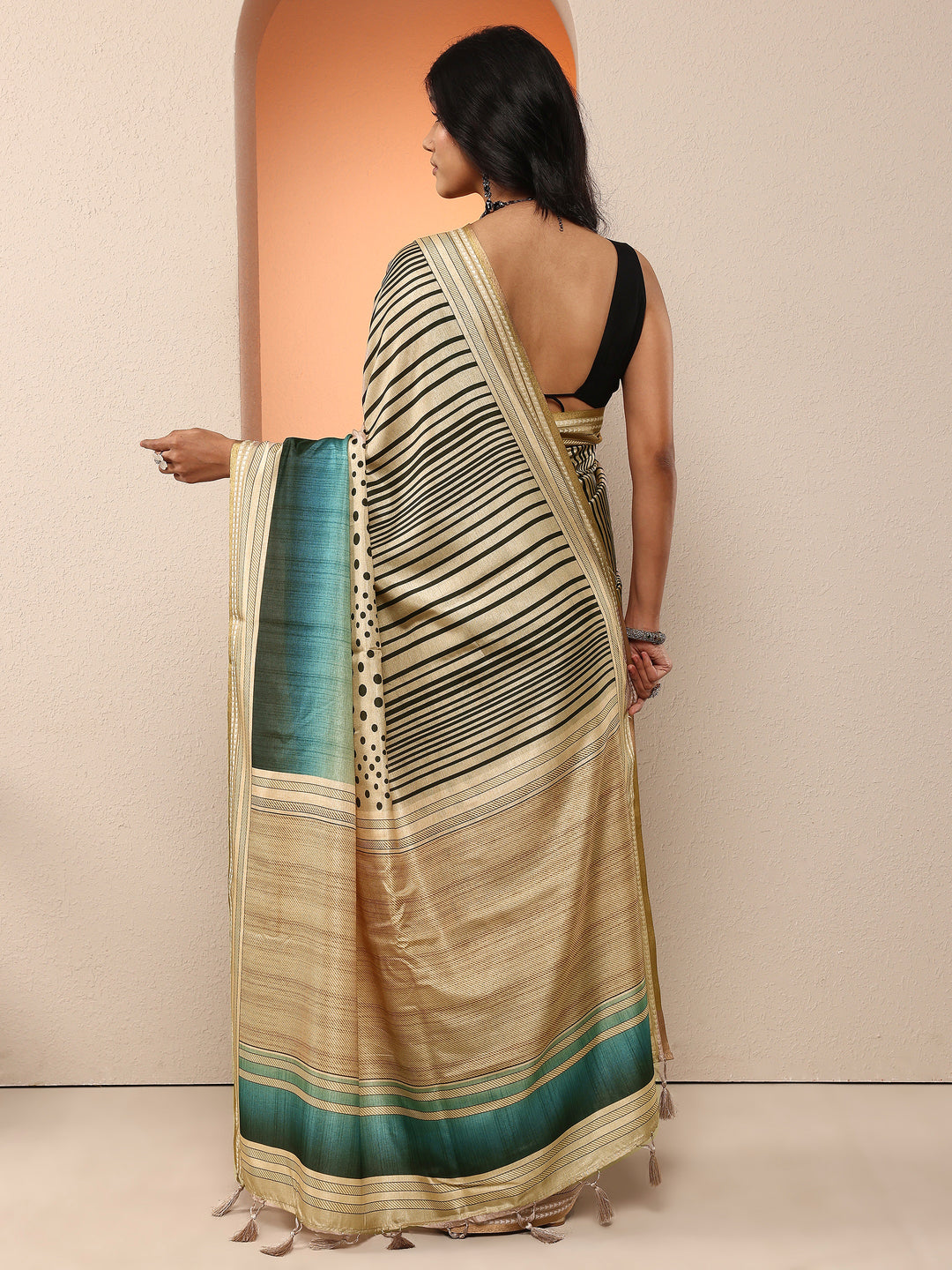Beige Printed Silk Blend Saree With Unstitched Blouse Piece