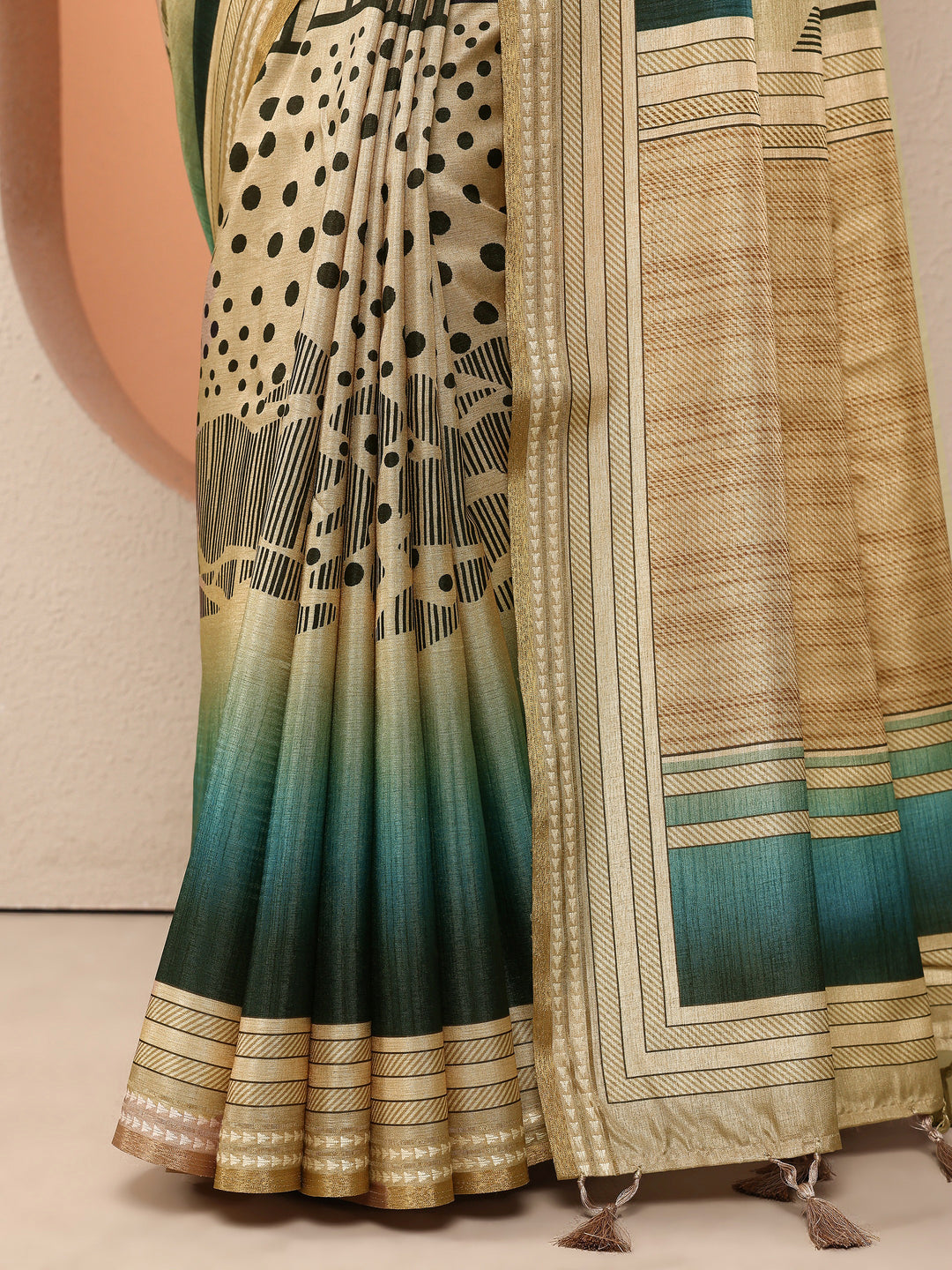 Beige Printed Silk Blend Saree With Unstitched Blouse Piece