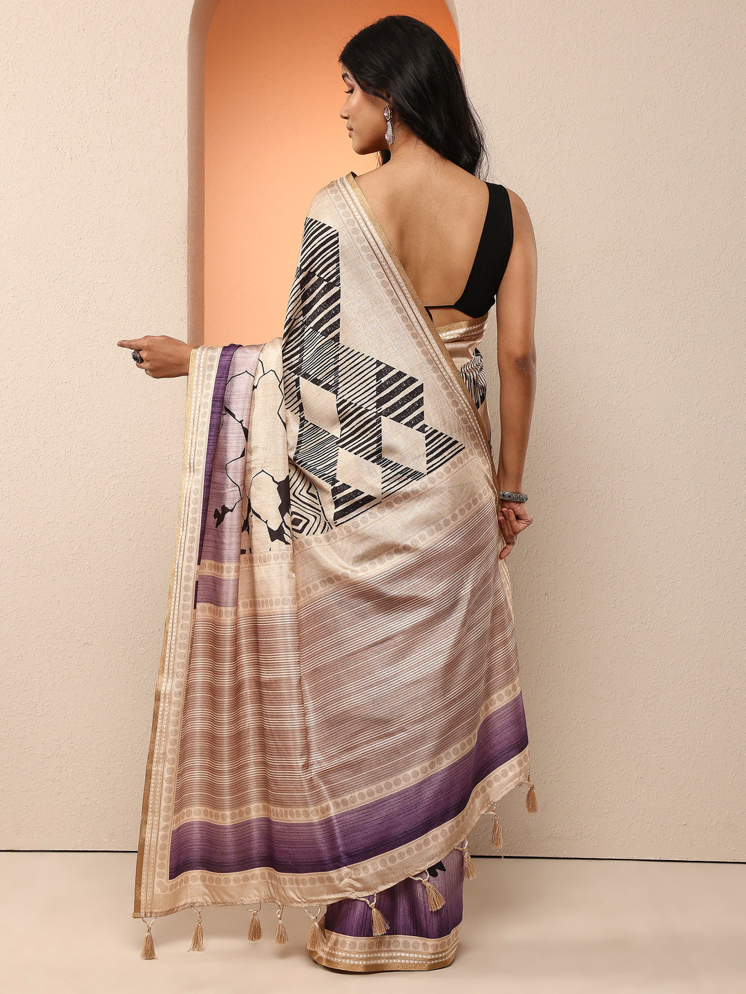 Beige Printed Silk Blend Saree With Unstitched Blouse Piece