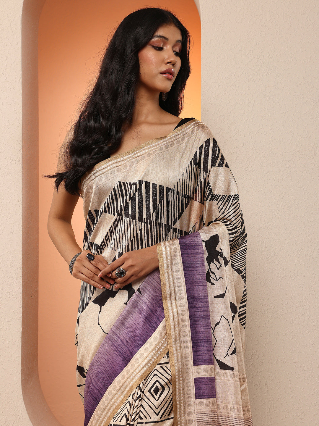 Beige Printed Silk Blend Saree With Unstitched Blouse Piece