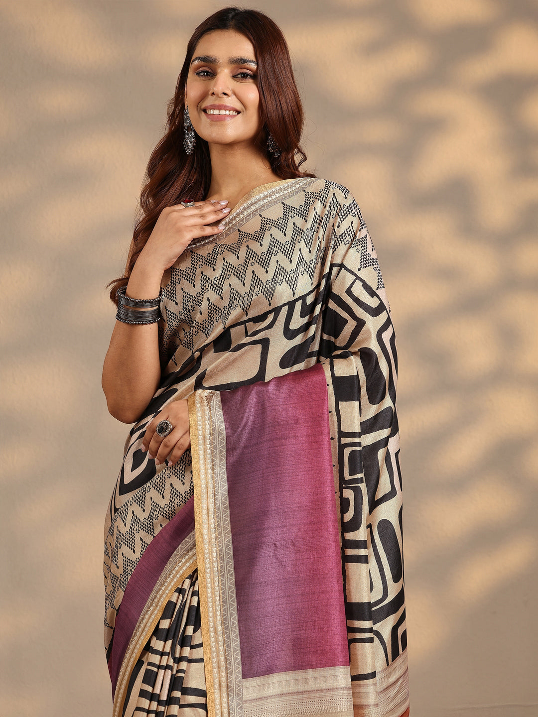 Beige Geometric Printed Silk Blend Saree With Unstitched Blouse Piece
